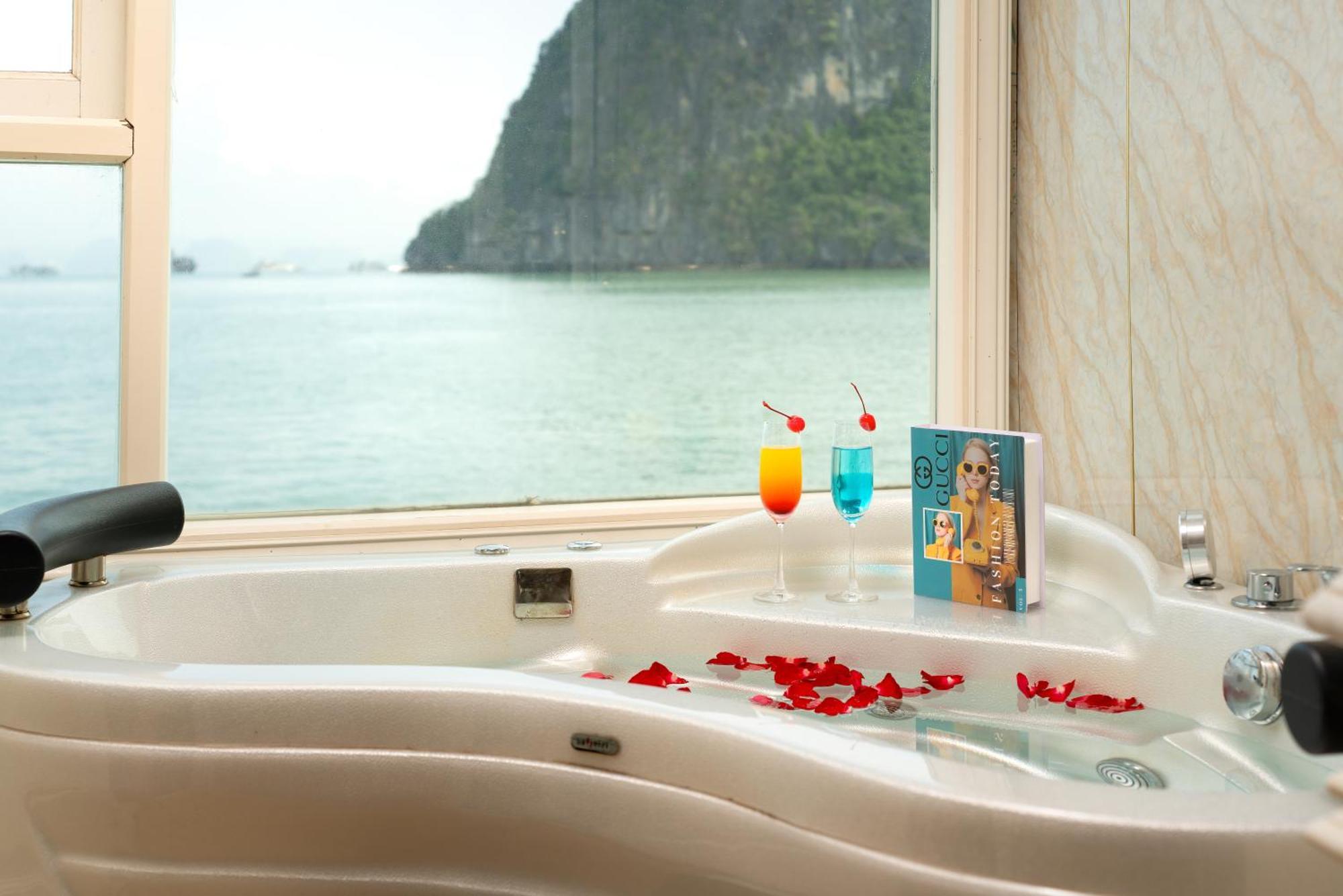 Halong Aquamarine Royal Cruise Hotel Hạ Long Ngoại thất bức ảnh