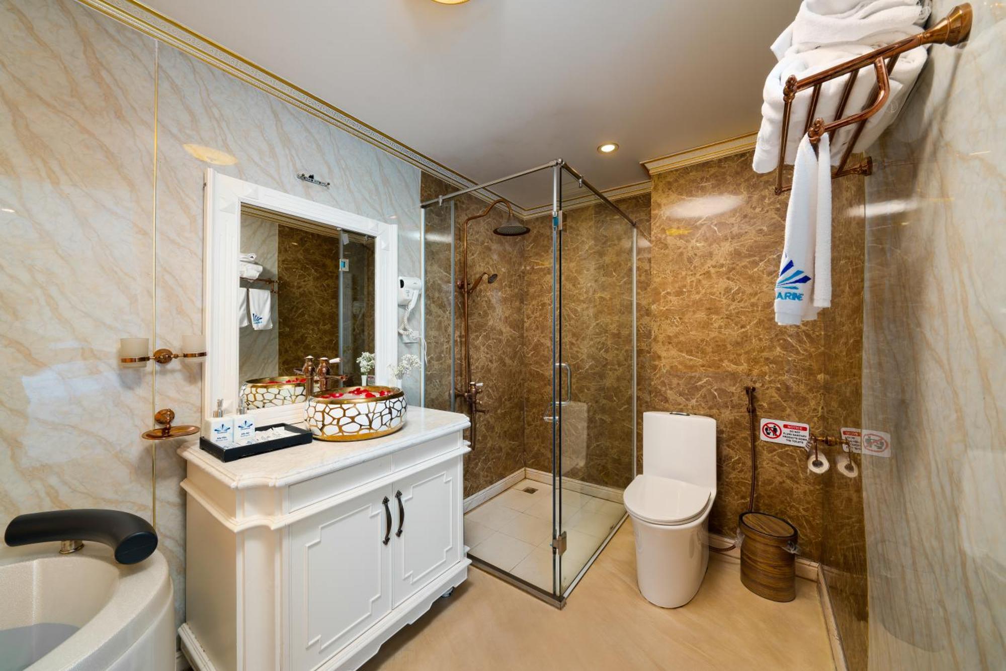 Halong Aquamarine Royal Cruise Hotel Hạ Long Ngoại thất bức ảnh